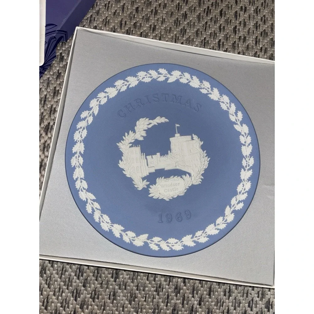 Set of 3 Wedgwood 1969-1971 White Jasper Christmas Plates Trafalgar Square NEW